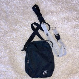 Nike SB Shoulder Bag w/ Nike Lanyard